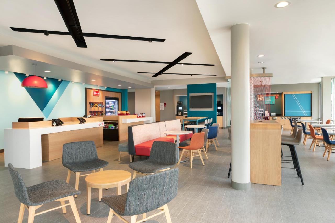 Avid Hotel Cedar Rapids South - Arpt Area, an IHG Hotel , IA 52404 near The Eastern Iowa Airport View Point 2