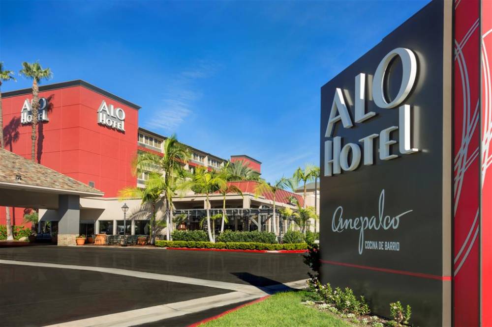 Alo Hotel
