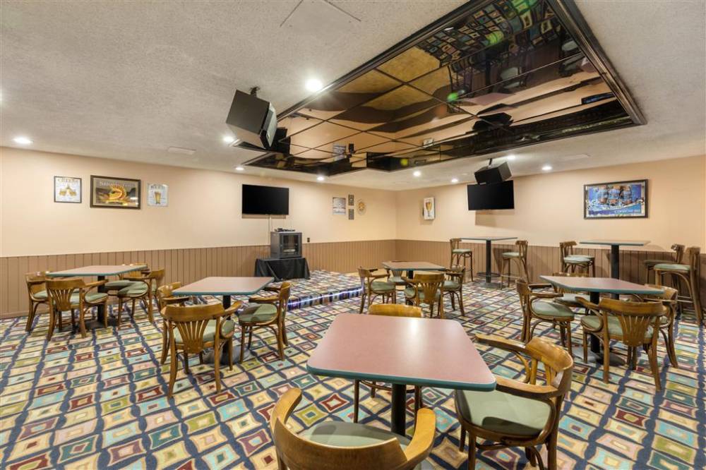 Clarion Hotel Anaheim Resort 2