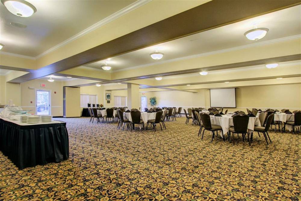 Clarion Suites Downtown 2