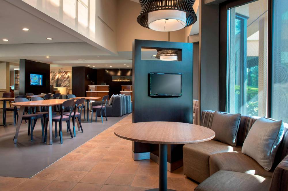 Courtyard By Marriott Rye 6