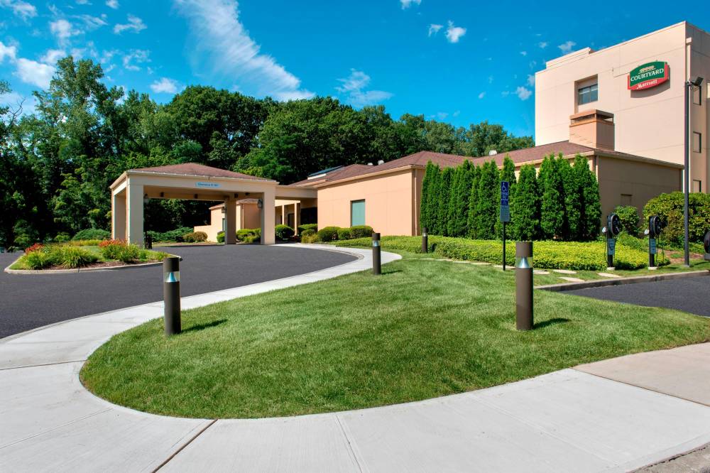 Courtyard By Marriott Rye 3