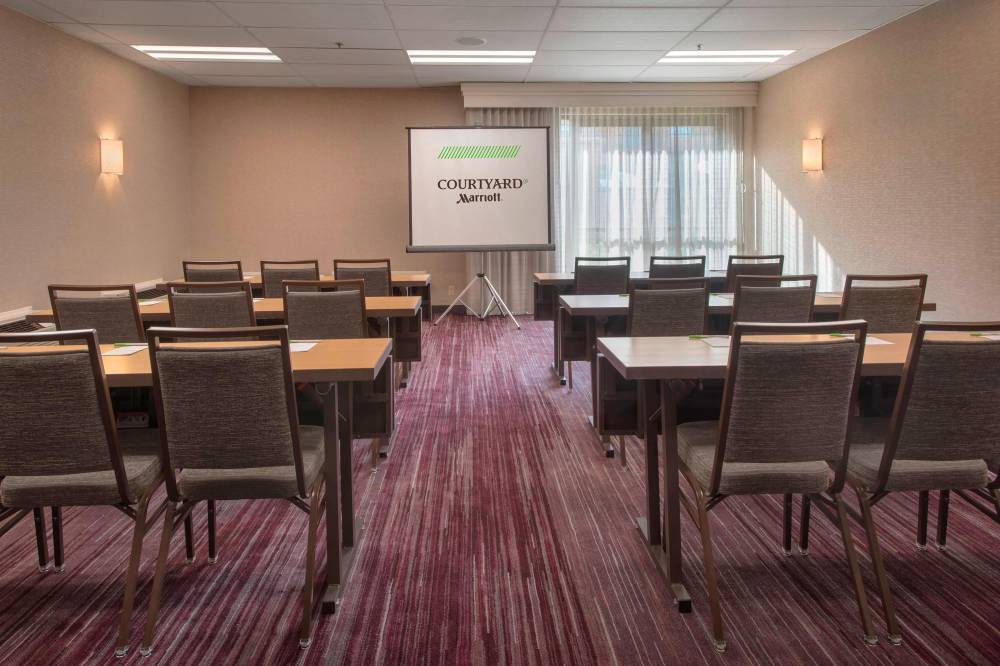 Courtyard By Marriott Rye 9
