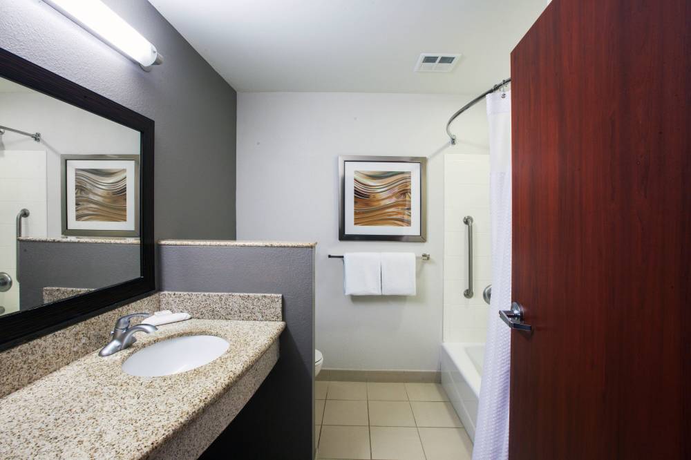 Courtyard By Marriott Tulsa Woodland Hills