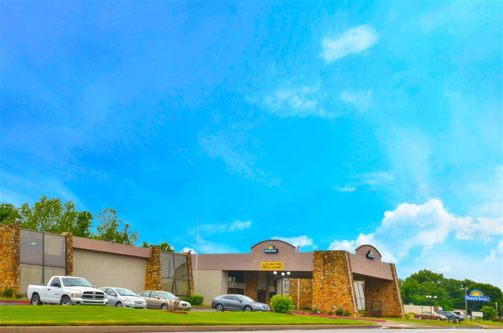 Days Inn By Wyndham Southern Hills/oru