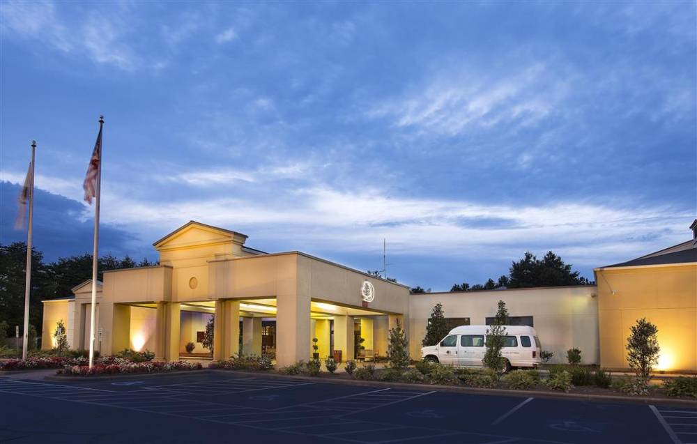 Doubletree By Hilton Charlotte Airport