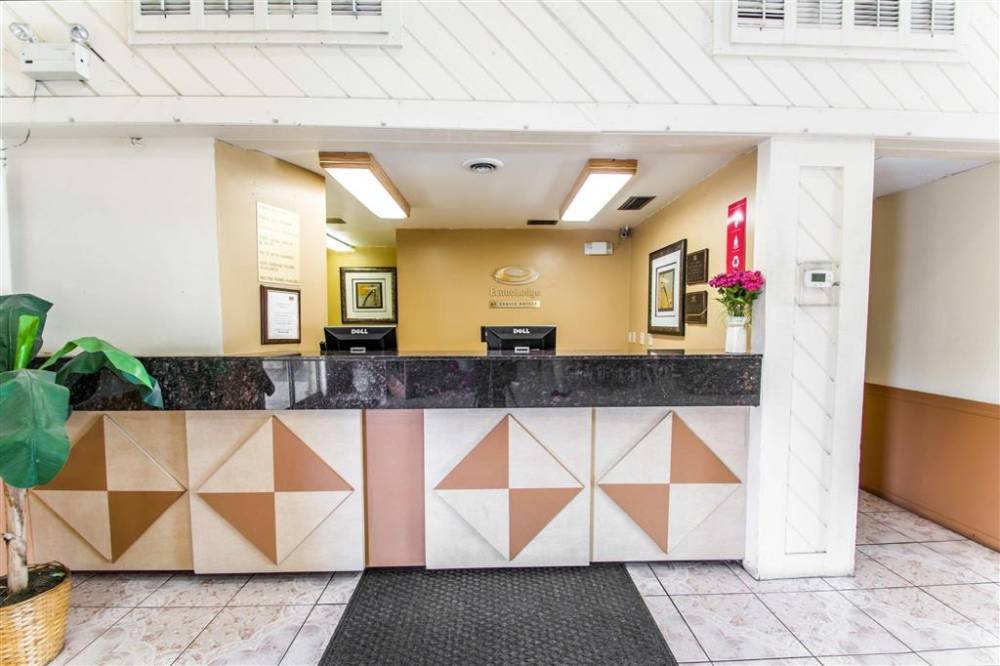Econo Lodge 5