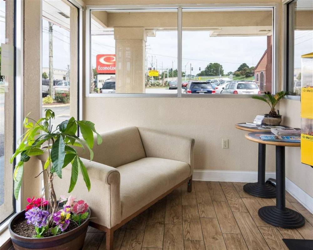 Econo Lodge Town Center 4