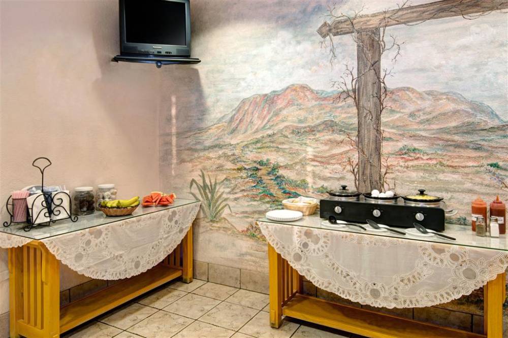 Microtel Albuquerque West 3
