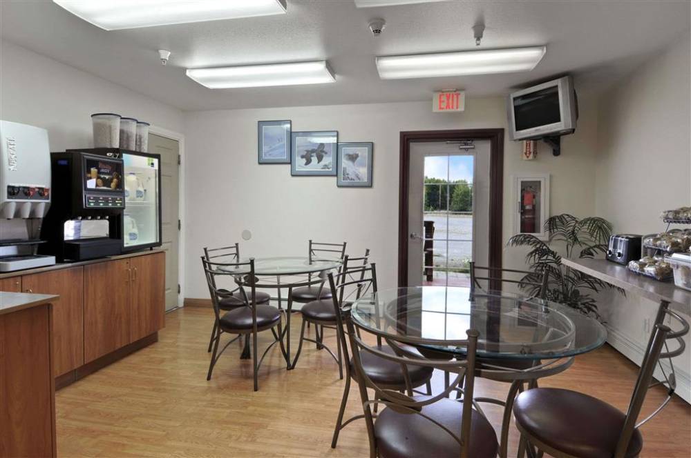 Microtel Eagle River 4