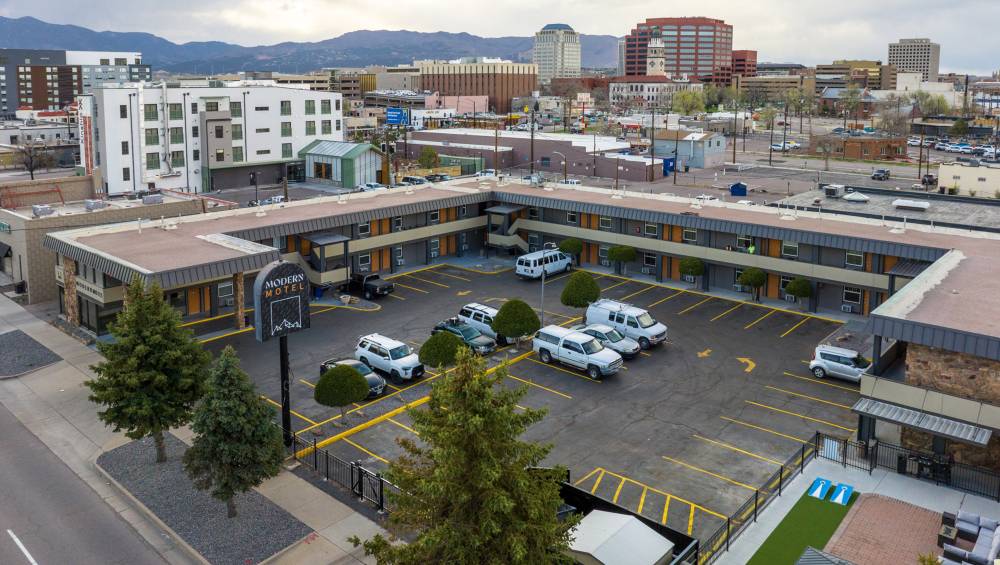 Modern Motel 7