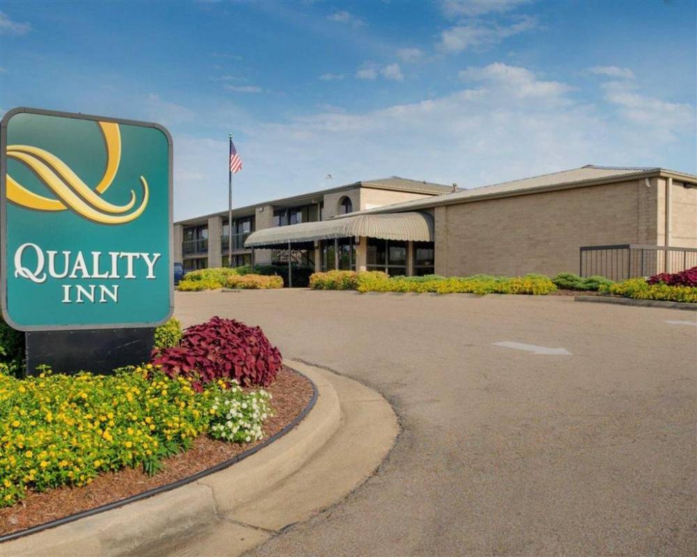 Quality Inn hotel in Columbus MS