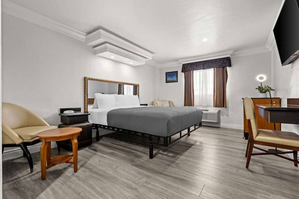 Rodeway Inn 6
