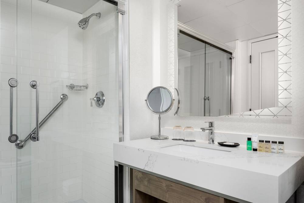 King Guest Room - Bathroom