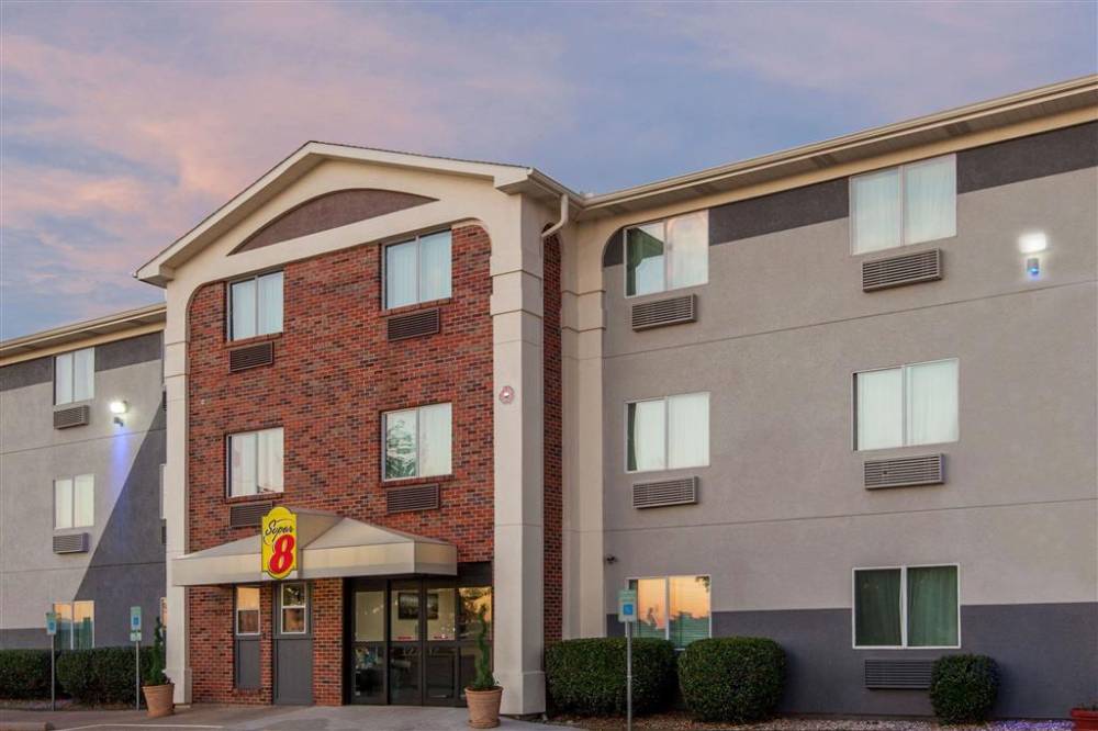 Super 8 By Wyndham Bedford Dfw Airport West