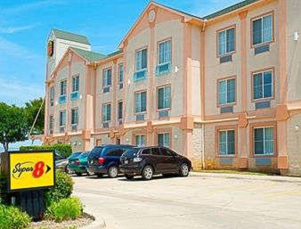 Super 8 By Wyndham Irving/dfw Apt/north